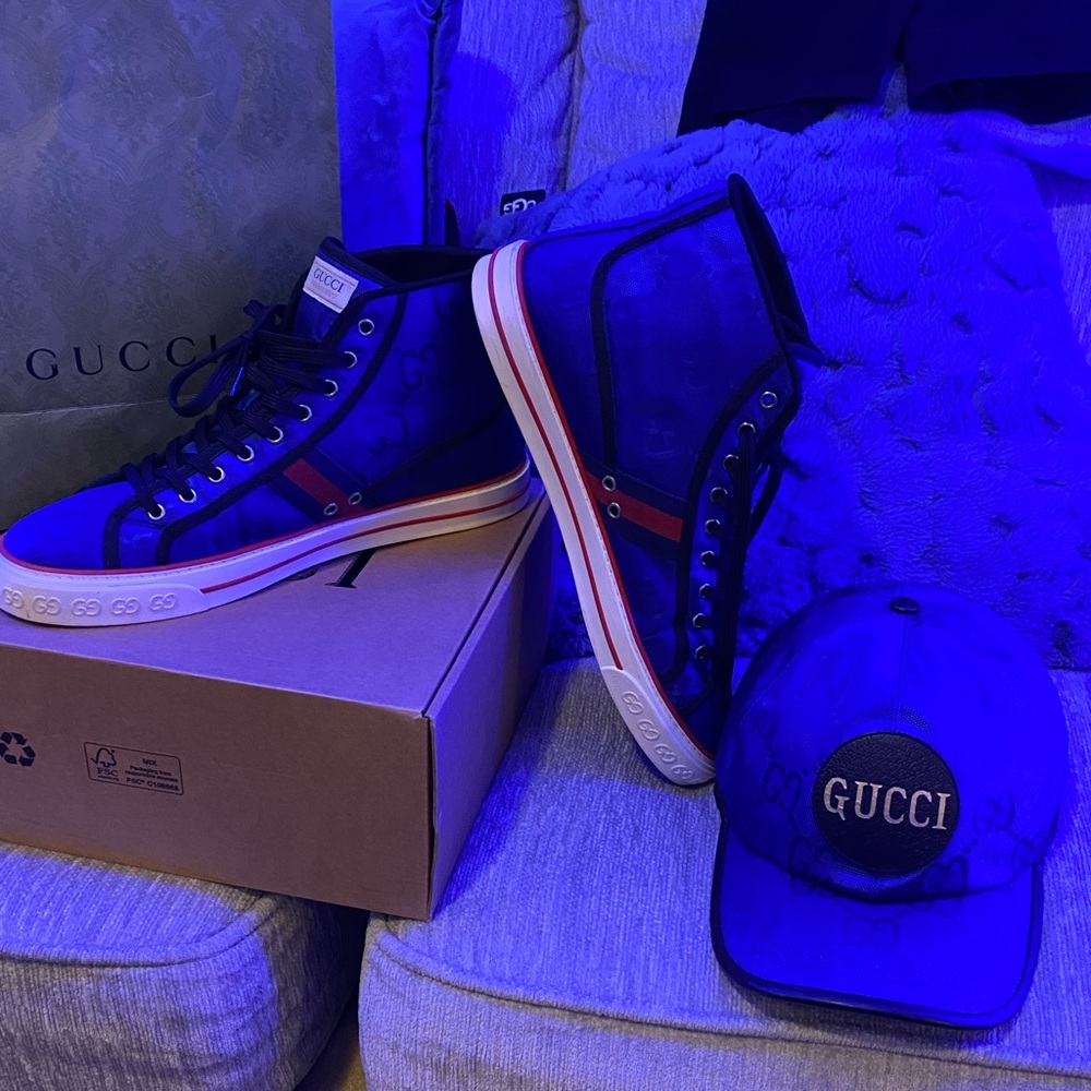 A pair of GUCCI’S (off the grid)size 12 in very good condition.Matching hat FREE